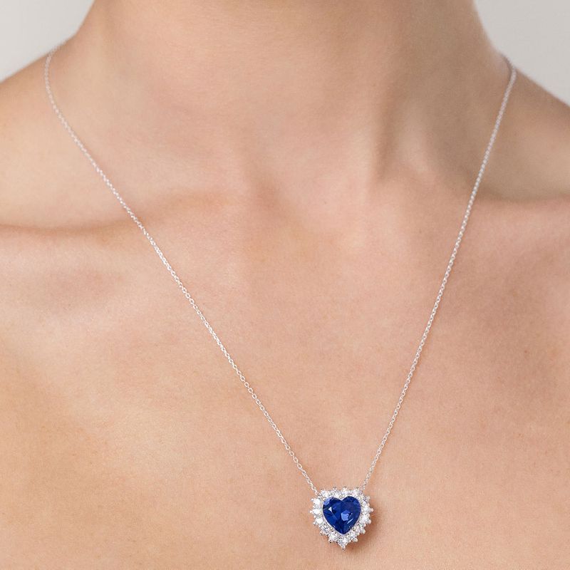 Gargantilla de corazón con piedras